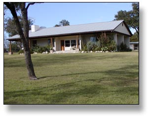 Southwest decorated ranch homes for lodging.